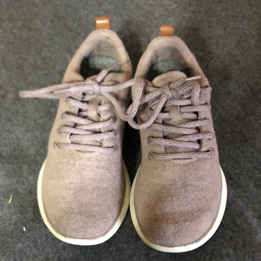 Women’s dr scholl’s tennis shoes.